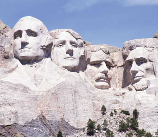 5 Best Places to Visit in South Dakota in 2024