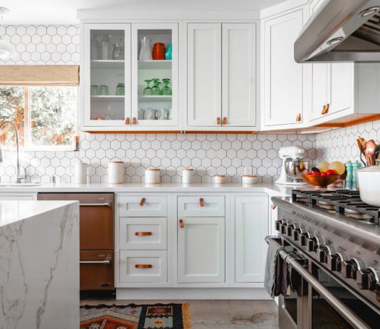 Farmhouse Kitchens: Should You Get In On the Trend?