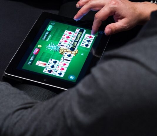 10 Secrets of Online Poker Profits