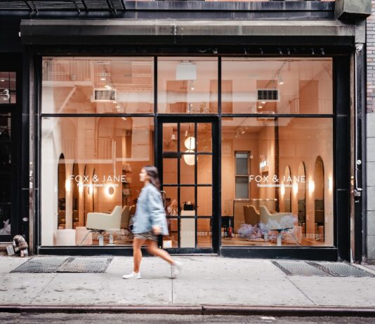 Designer Ariana Grillo Transforms NYC Hair Salon with Monochromatic Pink Interior